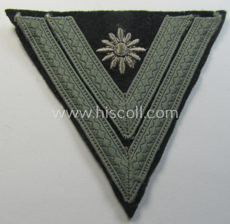 WH (Heeres) Pz-'Armwinkel' (or: rank-chevron) as intended for usage on the black-coloured 'Panzer'-type 'wrap-around'-tunics as was intended for usage by a soldier with the (unusually encountered!) rank of: 'Stabsgefreiter'