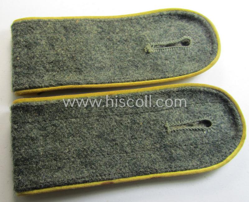 Pair of later-war-period, WH (Heeres) so-called: 'M44'-styled, 'simplified', enlisted-mens'-type shoulderstraps as was intended for a: 'Soldat der Nachrichten-Trpn.'