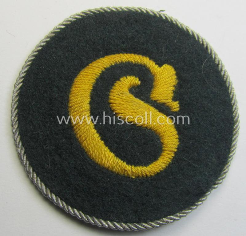 Neat, WH (Heeres) so-called: trade- and/or special-career arm-insignia (ie. 'Laufbahn- o. Tätigkeitsabzeichen') as intended for a: 'Geprüfter Schirrmeister' (being a hand-embroidered 'variant' on darker-green-coloured wool)