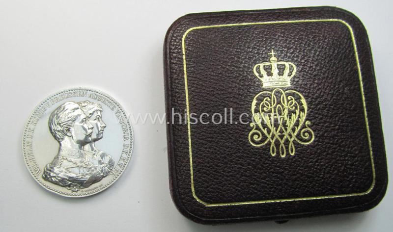Unusual, genuine silver-based 'Preussen'-related commemorative-award-plaque (ie. 'Erinnerungs- o. nichttragbare Auszeichnungsplakette' or: 'Ehejubiläums-Medaille zur Hochzeit Wilhelm II u. Auguste Victoria' and that came stored in its period etui