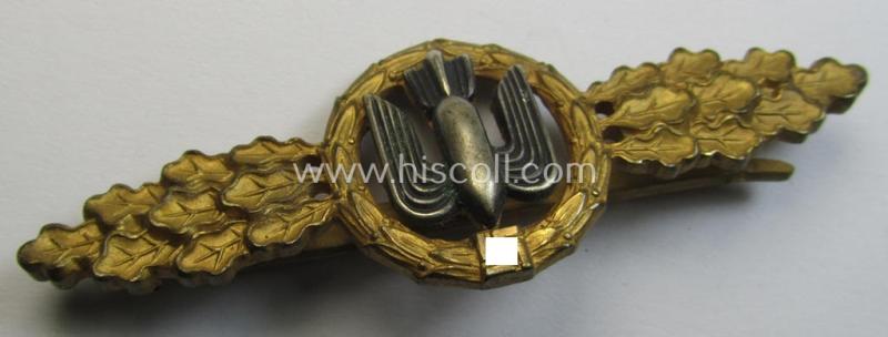 Tombak- (ie. 'Buntmetall'-) based- and/or (typical) non-maker-marked example of a WH (Luftwaffe) 'Frontflugspange für Kampfflieger in Gold' as presumably produced by the: 'C.E. Juncker'-company