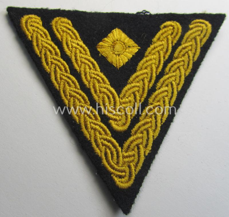 Neat - and not that often seen! - example of a 'standard-issue'-type, WH (Kriegsmarine) rank-chevron (or: 'Armwinkel') as was intended for usage on the various darker-blue-coloured naval tunics as was intended for an: 'Matrosen-Oberstabsgefreiter'