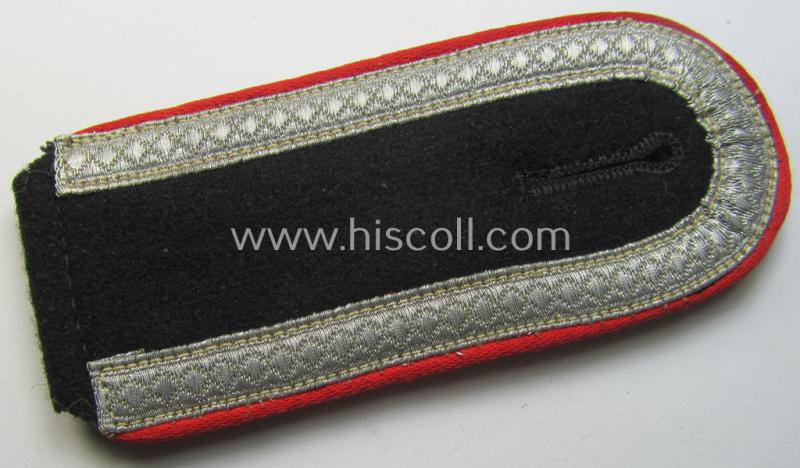 Single, Waffen-SS, NCO-type shoulderstrap as piped in the bright-red-coloured branchcolour as was intended for usage by an: 'SS-Unterscharführer' who served within the: 'SS-(Sturm)Artillerie-Trpn.'