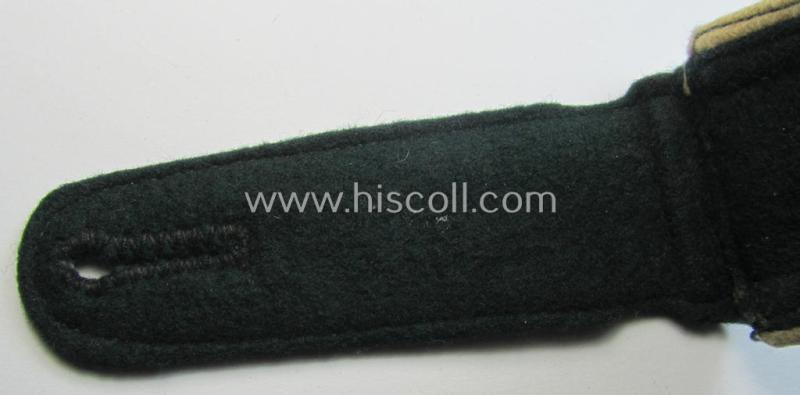 Single, early-war-period so-called: 'M36 o. M40'-pattern WH (Heeres) NCO-type shoulderstrap as piped in the white-coloured branchcolour as was intended for usage by an: 'Unteroffizier der Infanterie-Truppen'