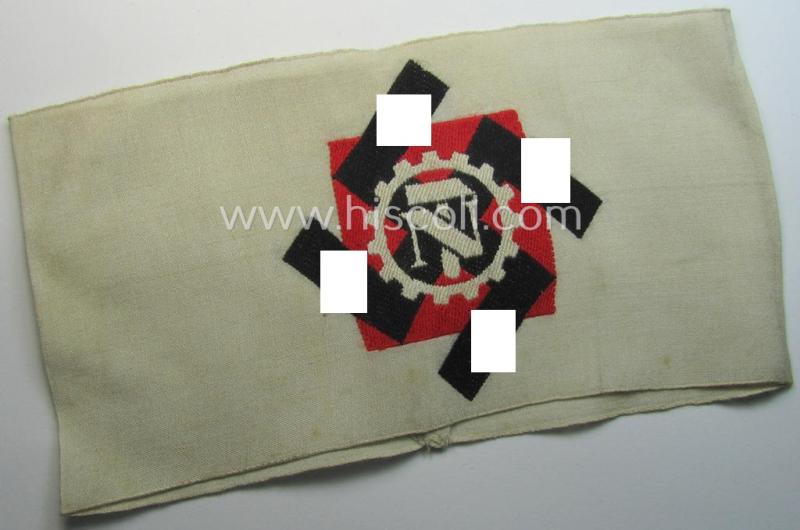 Attractive, beige-white-coloured and typical linnen-based so-called: TeNo (ie.: 'Technische Nothilfe') 'Amtsträger'-armband depicting the typical 'TeNo'-logo (with TN-lettering) and that comes in a just minimally used- ie. worn, condition