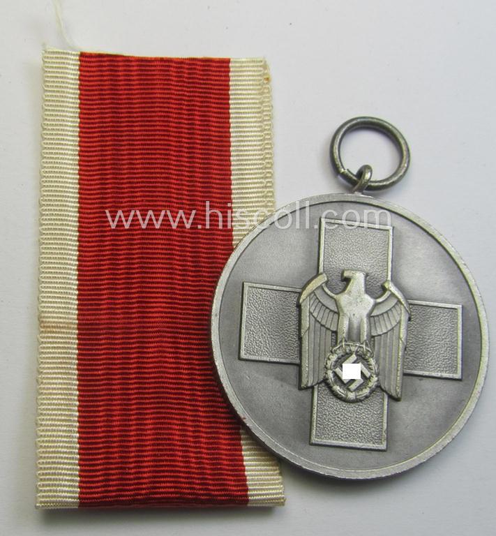 'Deutsche Volkspflege'-medal being a non-maker-marked example