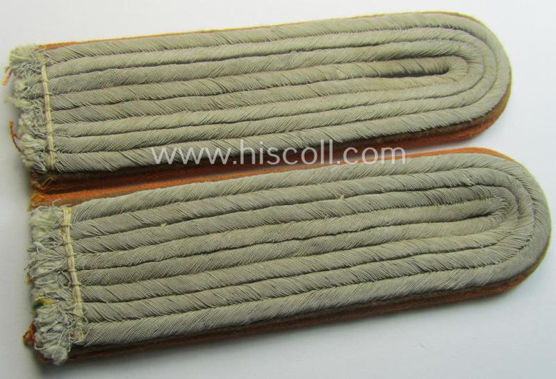 Fully matching - and I deem simply never used! - pair of so-called: 'Gendarmerie o. Schutzpolizei'-related, officers'-pattern shoulderboards (ie.: 'Schulterstücke für Offiziere der Gendarmerie o. Schutzpolizei')