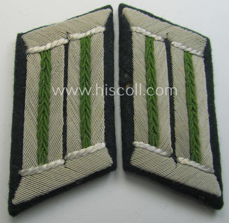 Pair of WH (Heeres) collar-tabs (ie. 'Kragenspiegel für Offiziere') as was piped in the bright-green-coloured branchcolour as was intended for usage by an: 'Offizier der Panzer-Grenadier-Truppen'