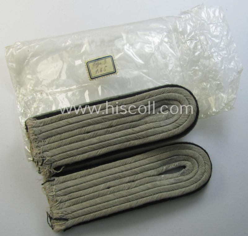 Pair of WH (Heeres) neatly 'cyphered', officers'-type shoulderboards as (dual)piped in the black-coloured branchcolour as was intended for a: 'Leutnant der Reserve eines Pionier-Batallions'