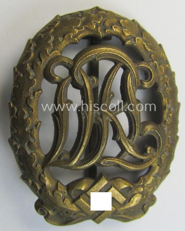 Attractive - and I deem just moderately worn- ie. used! - 'variant-pattern', 'Reichssportabzeichen DRL in Bronze' (or: DRL sports'-badge in bronze) being an unusually non-marked example that is void of any text on its back