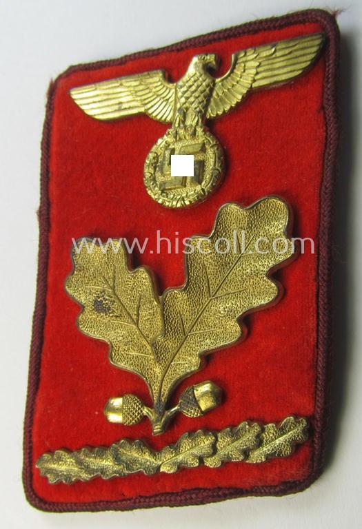Attractive - albeit single! - N.S.D.A.P.-type collar-patch (ie. 'Kragenspiegel für pol. Leiter') being a piece as intended for usage by an: 'N.S.D.A.P.-Ober-Bereichsleiter' at 'Gau'-level and that comes in a moderately used ie. worn, condition