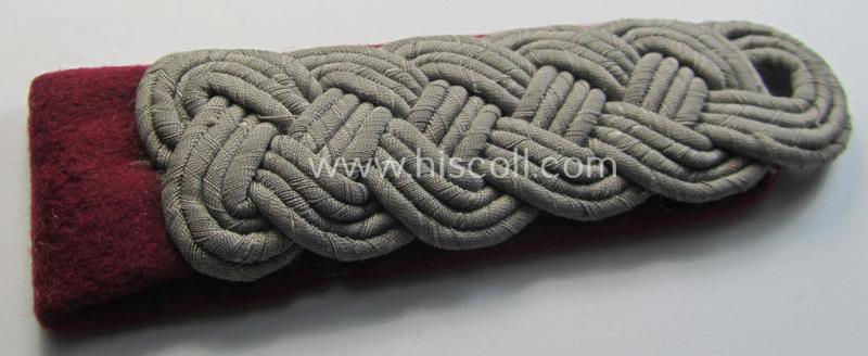 Neat - albeit regrettably single! - WH (Heeres) officers'-type shoulderboard as piped in the darker-purple-red- (ie. 'bordeaux-roter'-) coloured branchcolour as was intended for a: 'Major eines Nebelwerfer-Rgts. o. Abtlgs.'