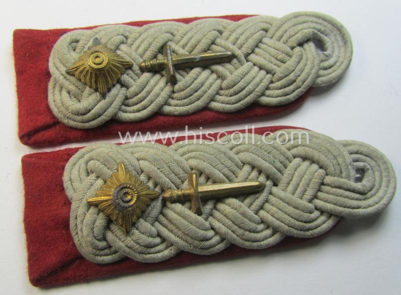 Pair of WH (Heeres) officers'-type shoulderboard-pair: 'Oberstleutnant u. Kriegs- o. Oberfeldrichter des Heeres'