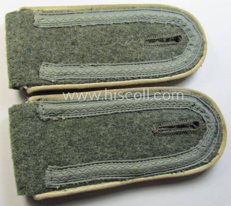 Pair of WH (Heeres), early- (ie. mid-) war-period- (ie. 'M40- o. M43'-) pattern NCO-type shoulderstraps as piped in the white-coloured branchcolour as was intended for an: 'Uffz. eines Infanterie-Regiments'