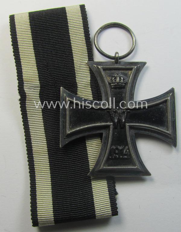 Attractive, WWI-period: 'Eisernes Kreuz II. Klasse' (or: iron cross second class) being a typical maker-marked example that comes together with its (minimally) confectioned but long-sized piece of ribbon (ie. 'Bandabschnitt')