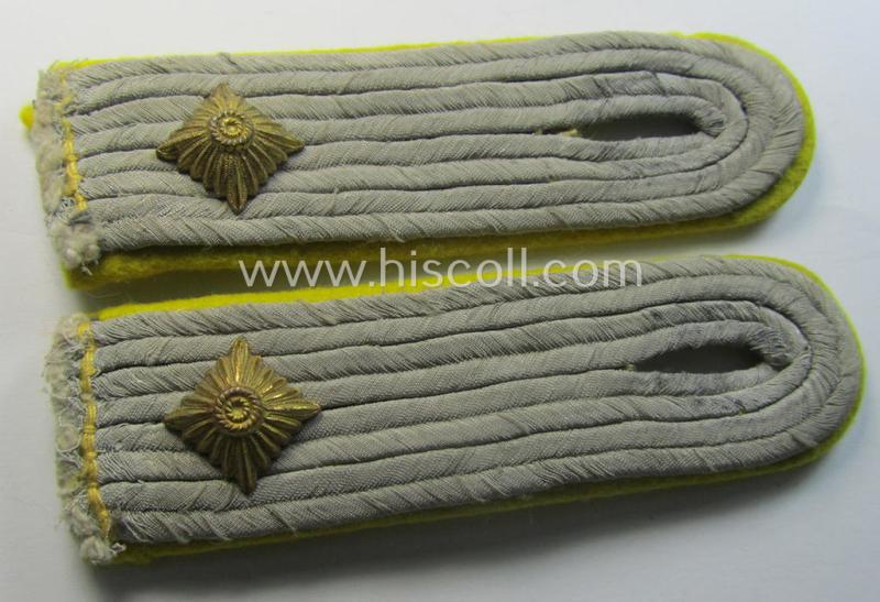 Attractive - and fully matching! - pair of WH (Heeres) officers'-pattern shoulderboards as piped in the bright-yellow-toned branchcolour as was intended for an: 'Oberleutnant eines Nachrichten-Abtlgs.'