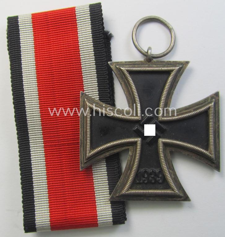 'Eisernes Kreuz 2. Klasse' (or: iron cross 2nd class) being a 'variant'- and/or non-maker-marked specimen as was executed in the desirable - and scarcely found! - so-called: 'runder Drei'- (ie. rounded-three-) pattern