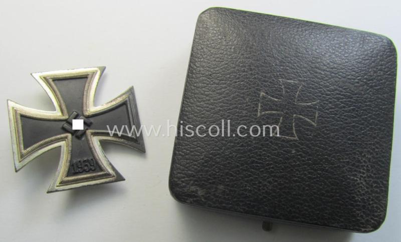 'Eisernes Kreuz 1. Kl.' (or: Iron Cross 1st class) being a (typical) maker- (ie. '100'-) marked example as was produced by the maker (ie. 'Hersteller'): 'R. Wächtler u. Lange' and that comes in its original etui as issued