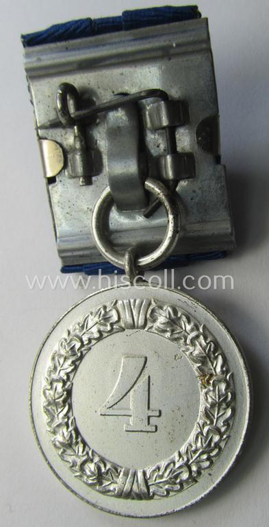 Attractive, silver-toned & detachable WH (Heeres o. KM) so-called: 'Einzelspange' showing a: 'WH-Dienstauszeichnung 4. Stufe' (as was intended for 4 years of loyal-service) and that shows a detailed, Heeres o. KM-type-eagle-device, period-attached