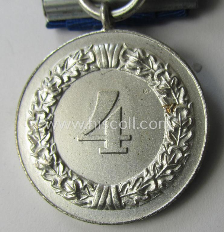 Attractive, silver-toned & detachable WH (Heeres o. KM) so-called: 'Einzelspange' showing a: 'WH-Dienstauszeichnung 4. Stufe' (as was intended for 4 years of loyal-service) and that shows a detailed, Heeres o. KM-type-eagle-device, period-attached