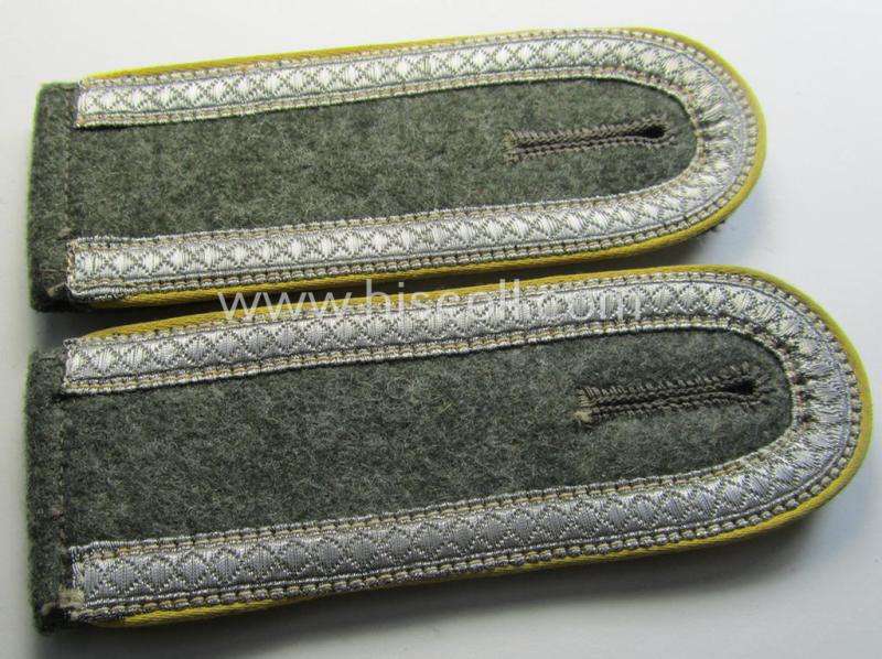 Pair of WH (Heeres) NCO-type (ie. 'M40- o. M43'-pattern) shoulderstraps as was intended for usage by an: 'Unteroffizier eines Heeres Nachrichten-Abteilungs'