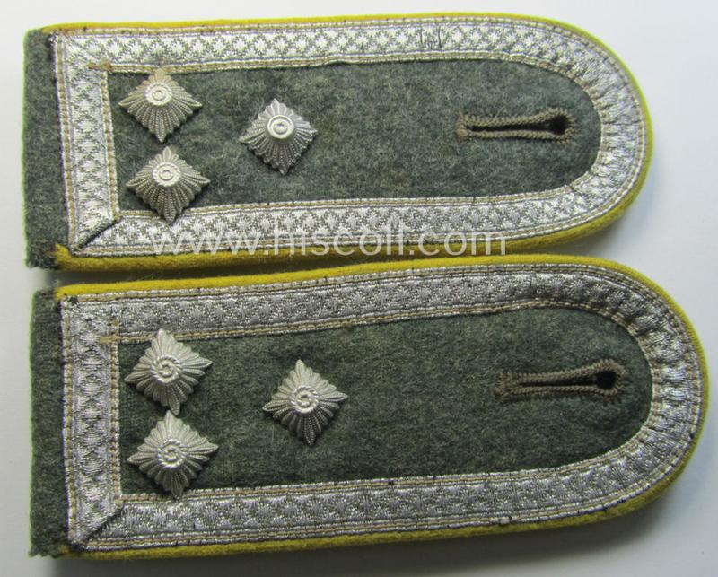 Pair of early- (ie. mid-) war-period- (ie. 'M40 o. M43'-pattern) WH (Heeres) NCO-type shoulderstraps : 'Stabsfeldwebel o. Spiess eines Nachrichten-Abtlgs.'