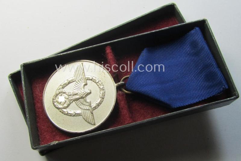 Superb, bright-silver-toned so-called: 'Polizei-Dienstauszeichnung 3. Stufe' (or: police loyal-service medal 3rd class) that comes mounted onto its period ribbon (ie. 'Bandabschnitt') and that comes stored in its scarcely seen, green-coloured etui