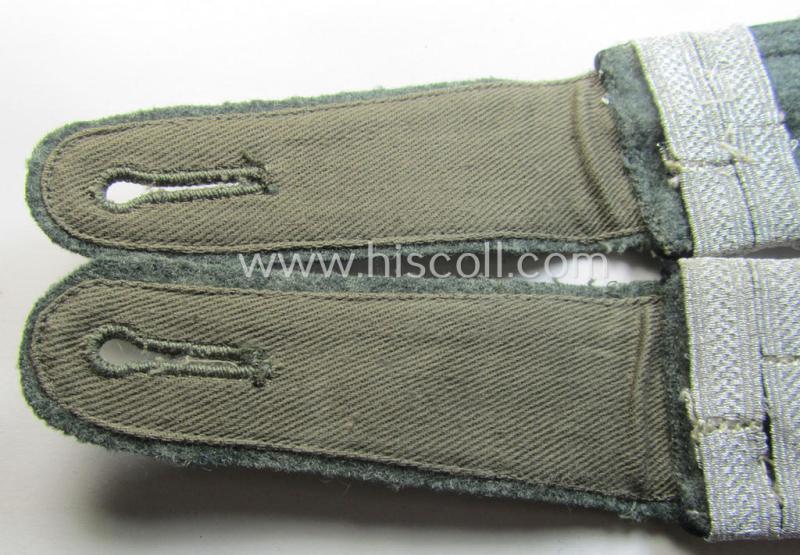 Superb - fully matching and actually scarcely seen! - pair of WH (Heeres) NCO-type (ie. 'M40- o. M43'-pattern) shoulderstraps as was intended for usage by a: 'Feldwebel u. Offiziers-Anwärter eines Pionier-Bataillons o. Regiments'