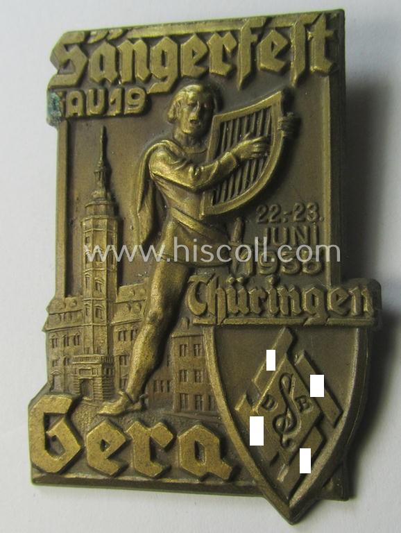 Golden-bronze-toned, commemorative so-called: 'DSB'- (ie. 'Deutsche Sänger Bund'-) related 'tinnie' depicting the 'DSB'-logo (with swastika!) and text that reads: 'Sängerfest Gau 19 - Gera - Thüringen - 22.-23. Juni 1935'