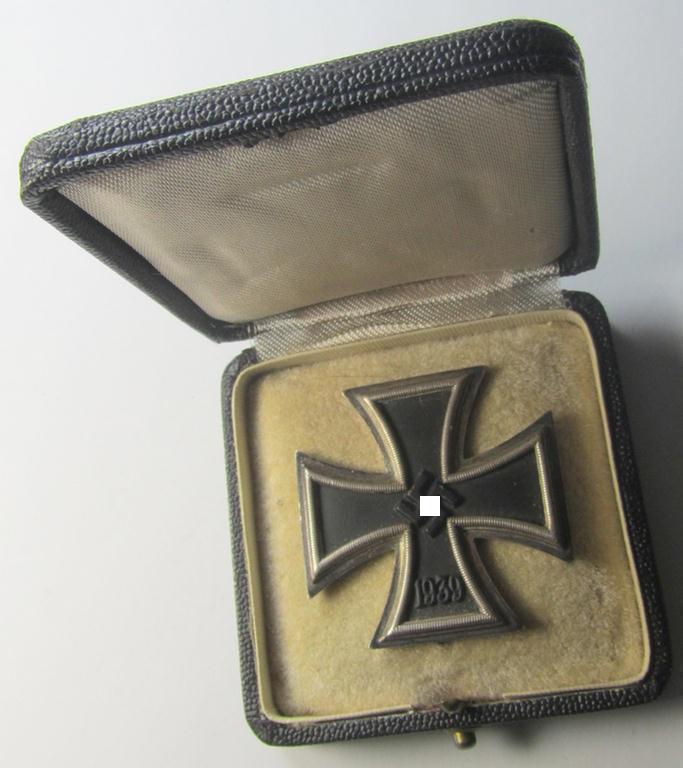 Superb, 'Eisernes Kreuz 1. Klasse' (ie. Iron Cross 1st class) being an (I deem) mid-war-period produced: 'L/52'- (ie. by 'C.F. Zimmermann'-marked-) example and that comes complete in its specific etui as issued and/or recently found