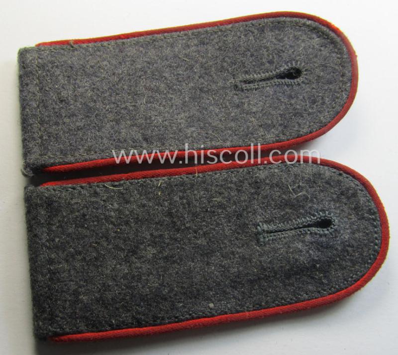 Pair of WH (Luftwaffe), enlisted-mens'-type shoulderstraps as was intended for - and clearly used by! - a: 'Soldat eines Flakartillerie-Regiments o. Abteilungs'