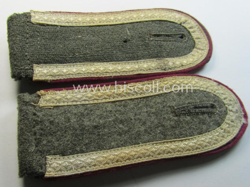 Attractive - and matching! - pair of early- (ie. mid-) war-period so-called: 'M40 o. M43'-pattern, WH (Heeres) NCO-type shoulderstraps as piped in the 'bordeaux'-coloured branchcolour as intended for an: 'Uffz. eines (Nebel)Werfer-Rgts. o. Abtlgs.'
