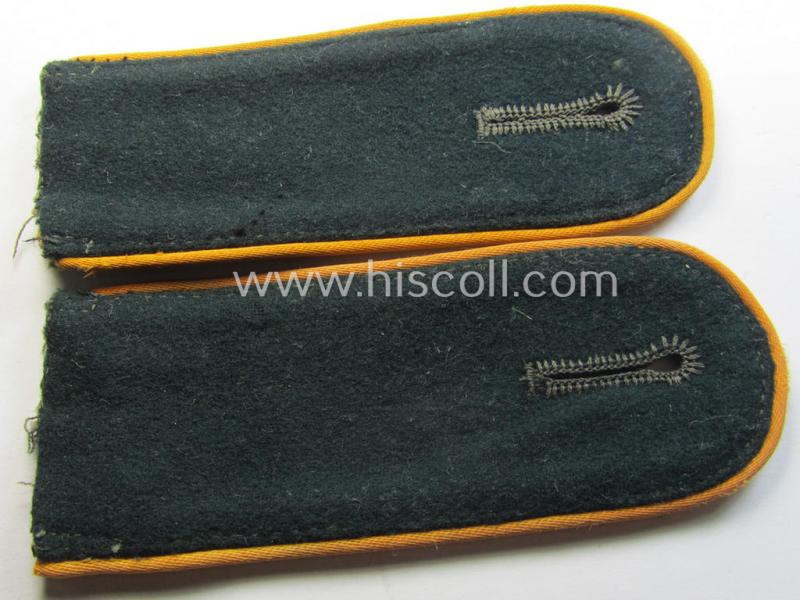 Neat - fully matching - pair of clearly 'cut-off' but nevertheless actually scarcely found! - WH (Heeres) early-war-period- (ie. 'M36'- ie. 'M40'-pattern) EM-type shoulderstraps as was intended for a: 'Soldat eines Kavallerie- o. Reiter-Regiments'