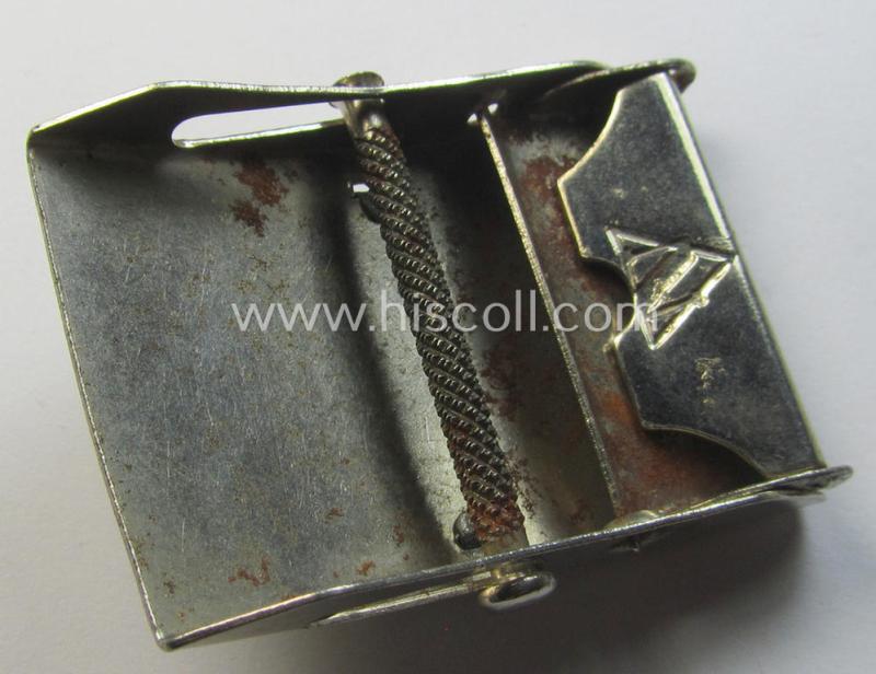 Attractive - and fairly unusually seen! - bright-silver-toned (ie. chromed metal-based) patriotic belt-buckle (ie. N.S.D.A.P.-supportive-piece) that shows a bronze-toned swastika surrounded by a pronounced rim
