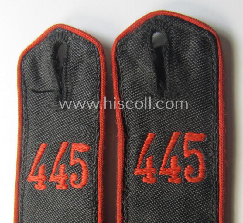 Attractive - fully matching albeit clearly used! - bright-red-piped, so-called: 'Allgemeine-HJ' shoulderstrap-pair for a: 'HJ-Kameradschaftsführer' who was attached to the: 'Bann 445' (445 = 'Bann Hoya')