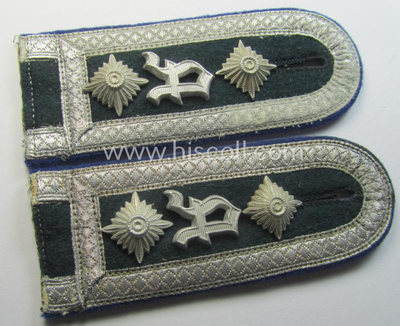 Superb - and scarcely seen! - pair of WH (Heeres) neatly 'cyphered', so-called: 'M36 o. M40'-NCO-type shoulderstraps as was intended for usage by an: 'Oberfeldwebel einer Sanitäts-Abteilung und Mitglied einer Ärtzlichen Akademie des Heeres'