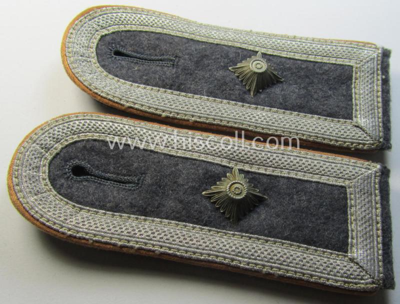 Pair of WH (Luftwaffe) NCO-type shoulderstraps: 'Feldwebel der LW-Nachrichten-Truppen'