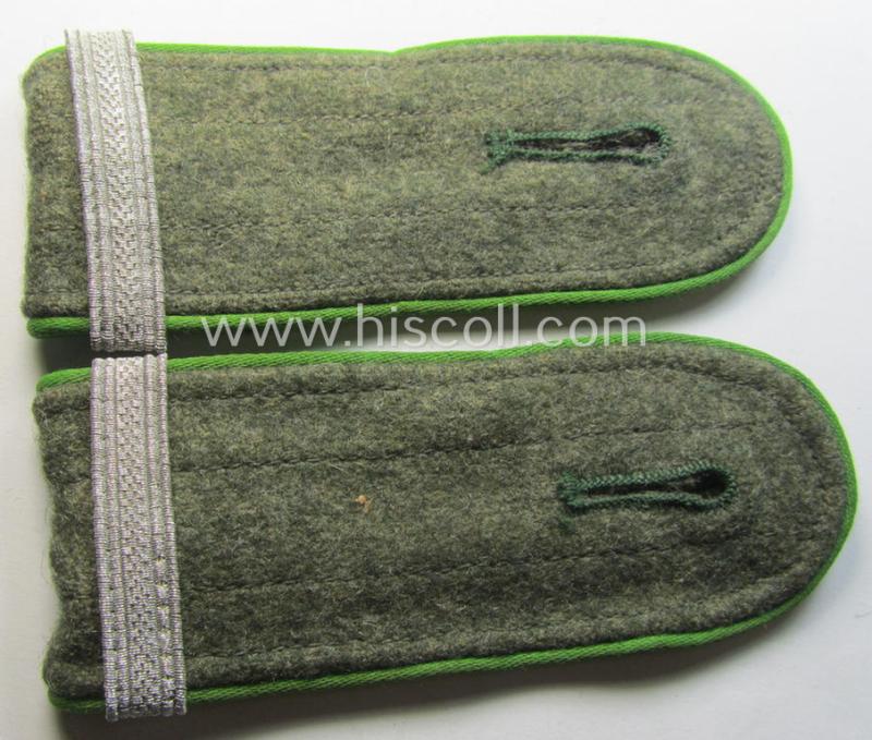 Pair of WH (Heeres) so-called: 'M44'-styled ie. 'simplified', EM-type shoulderstraps: 'Soldat u. Uffz.-Anwärter eines Panzergrenadiere-Rgts.'