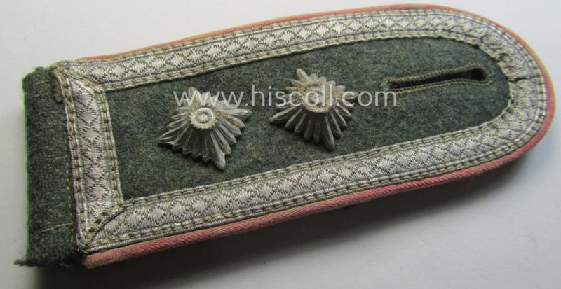 Single, WH (Heeres) 'M40 o. M43'-pattern, NCO-type shoulderstrap: 'O.Fwbl. eines Pz- o. Panzerjäger-Abtlgs. o. Rgts.'