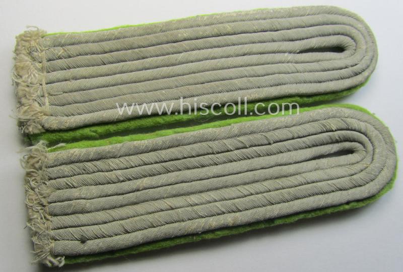 Pair of WH (Heeres) officers'-type shoulderboards: 'Leutnant eines Pz-Grenadier-Rgts.'