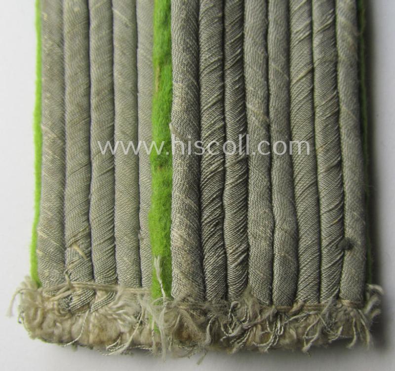 Pair of WH (Heeres) officers'-type shoulderboards: 'Leutnant eines Pz-Grenadier-Rgts.'