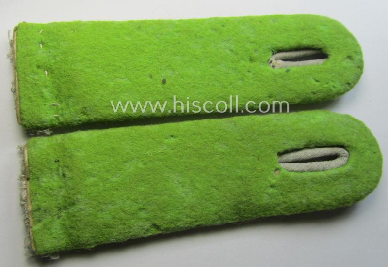 Pair of WH (Heeres) officers'-type shoulderboards: 'Leutnant eines Pz-Grenadier-Rgts.'