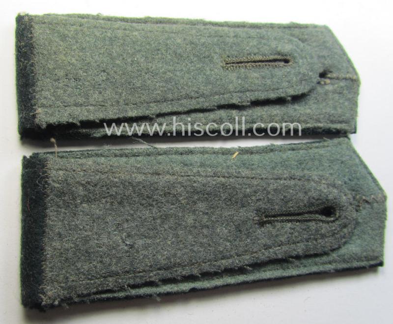 Pair of WH (Heeres), 'cyphered' ('M36'- ie. 'M40'-pattern and pointed-style) EM-type shoulderstraps: a: 'Soldat und Mitglied des Uffz.-Schule Sigmaringen'