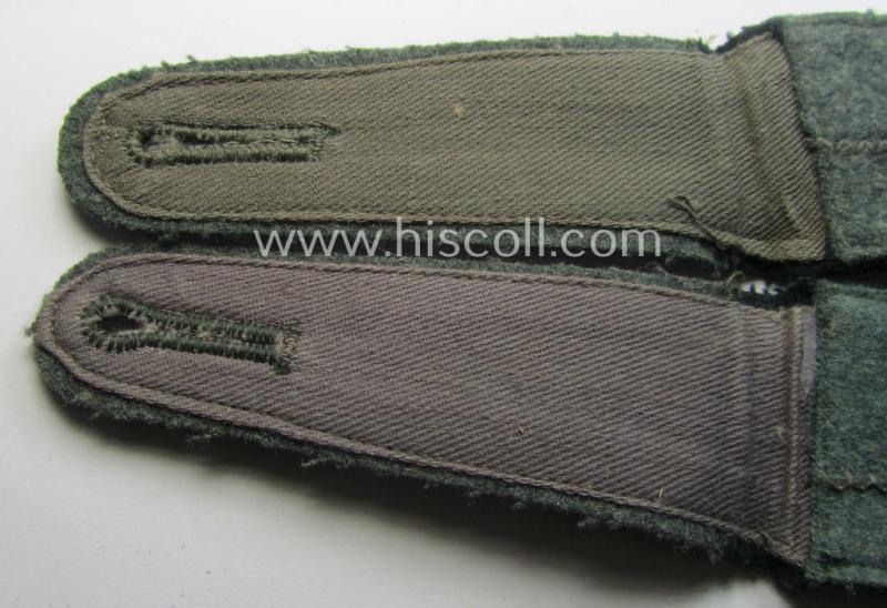 Pair of WH (Heeres), 'cyphered' ('M36'- ie. 'M40'-pattern and pointed-style) EM-type shoulderstraps: a: 'Soldat und Mitglied des Uffz.-Schule Sigmaringen'