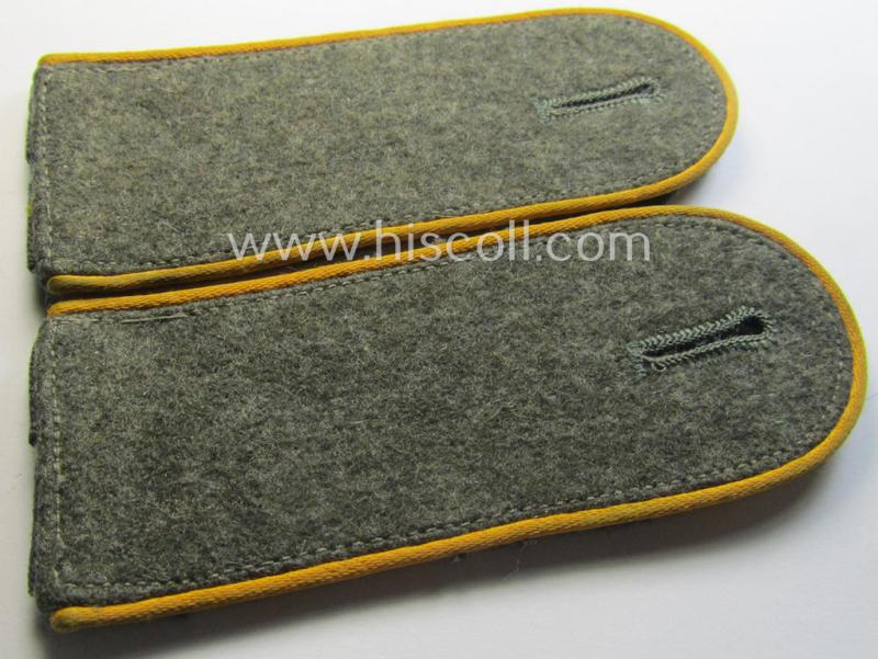 Pair of WH (Heeres) simplified- ie. 'last-ditch'- (ie. 'M44/M45'-) pattern EM-type shoulderstraps: 'Soldat eines Kav. o. Aufkl.-Abts. o. Rgts.'