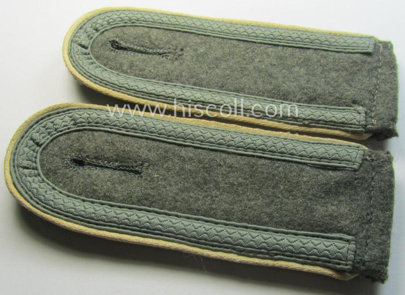 Pair of WH (Heeres) NCO-type shoulderstraps: 'Unteroffizier eines Infanterie-Rgts.'
