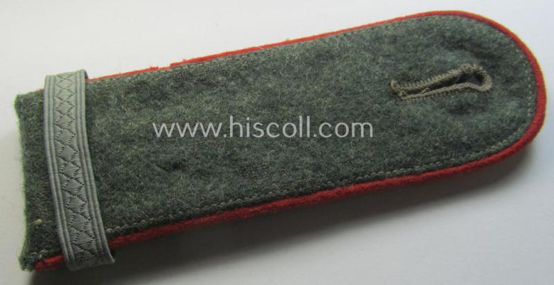 Single, WH (Heeres) 'M41- o. M43'-pattern, EM-type shoulderstrap: 'Soldat u. Uffz.-Anw. der Art.-Truppen'