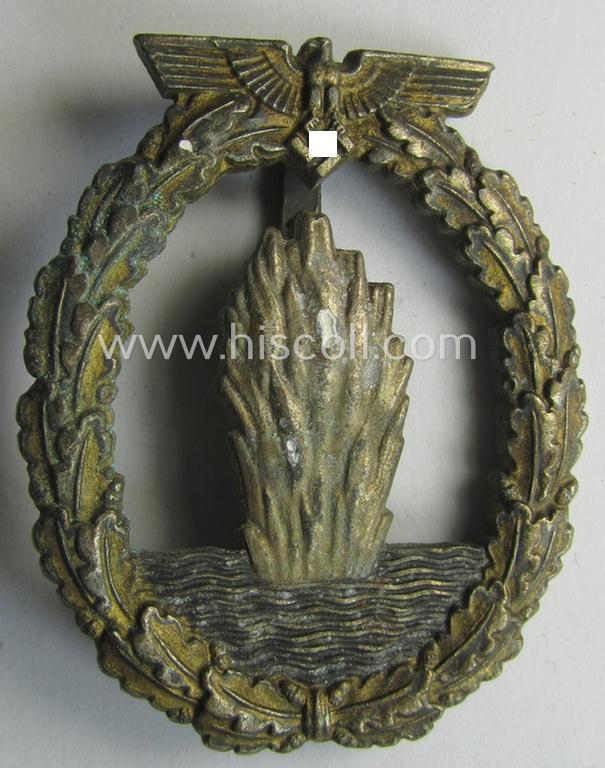 WH (KM) 'Kriegsabzeichen für Minensuch-, U-Boot-Jagd und Sicherungs-Verbände' (being a non-maker-marked, 'Feinzink'-based example)