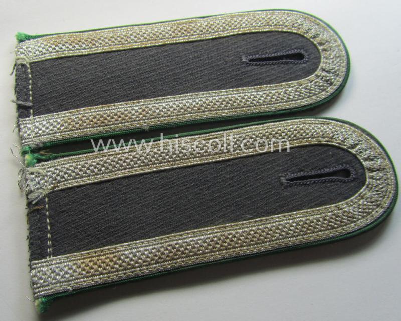 Pair of WH (Luftwaffe) NCO-type shoulderstraps: 'Uffz. der LW-Felddivisionen'