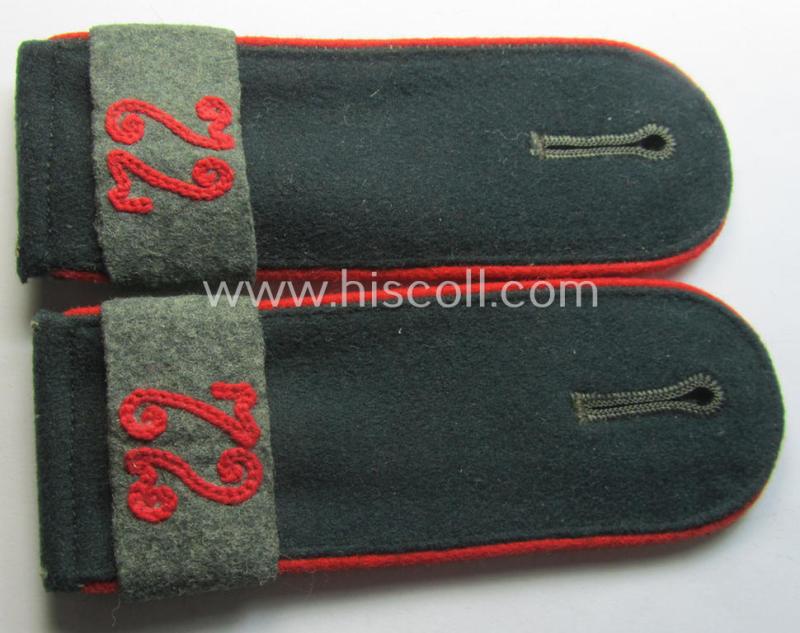 Pair of WH (Heeres) 'M36 o. M40'-pattern, EM-type shoulderstraps with its accompanying 'Überschube'-pair: 'Sld. des Art.-Rgts. 72'